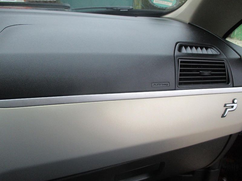 Fiat Grande Punto 1.4i KLIMA +SADA PNEU - fotka 25 z 31