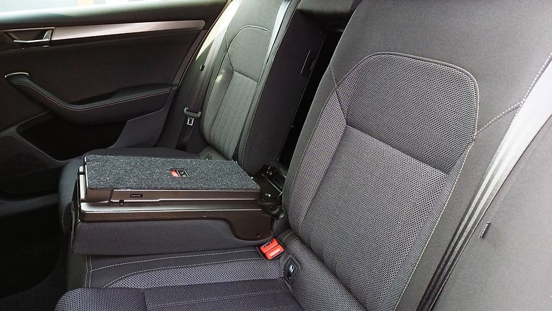 Škoda Superb Superb combi-1.maj-ČR-NEHAV-TZ - fotka 18 z 50