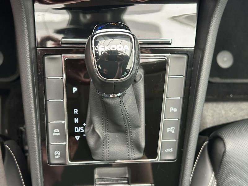 Škoda Superb 2.0 TDI L & K - fotka 17 z 35