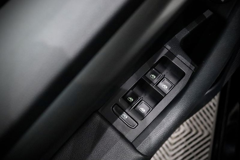 Škoda Octavia 3 FL Combi 1.5 TSI 110 kW - fotka 30 z 35
