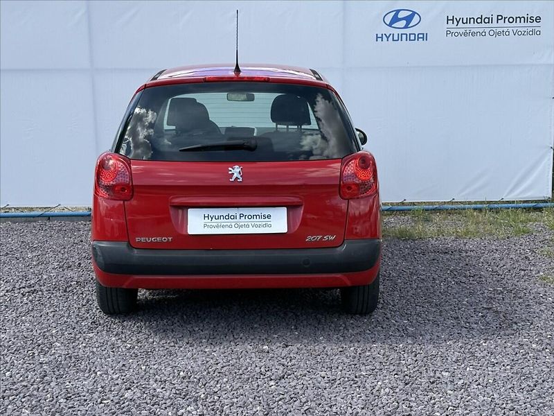 Peugeot 207 1,4 55kW Active - fotka 14 z 15