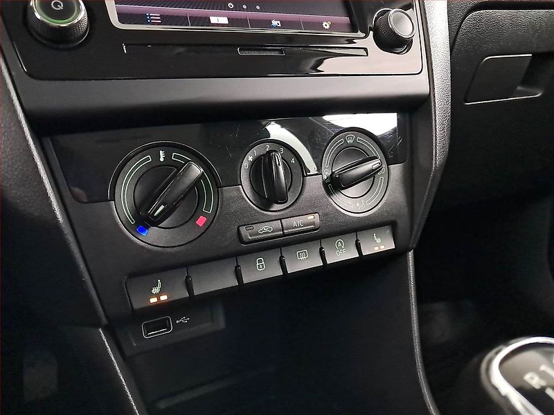 Škoda Rapid (2019) 1.0 TSI, Park. senzory - fotka 15 z 17
