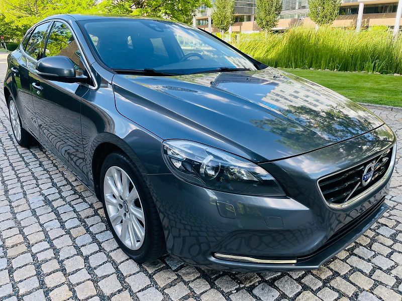 Volvo V40 2.0D3 5VÁLEC MANUÁL SERVISKA - fotka 9 z 48