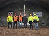 Na portálu Dolní Radechová proběhlo slavnostní požehnání svaté Barbory – patronky horníků, a tím i oficiální zahájení ražby tunelu, který je součástí stavby I/33 Náchod – obchvat.