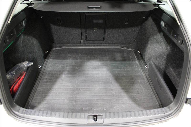 Škoda Octavia 2,0 TDI DSG style 1.majitel CZ - fotka 6 z 32