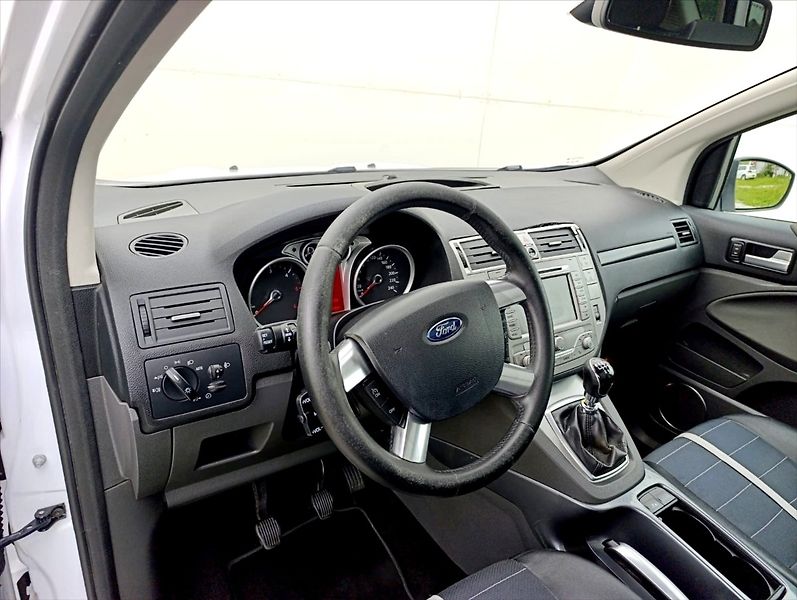 Ford Kuga 2,0 TDCi 4x4 NAVI KŮŽE KAMERA - fotka 12 z 25