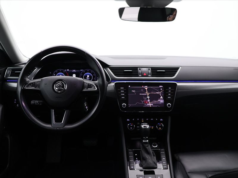 Škoda Superb 2,0 TDI DSG Style+  Navi ACC - fotka 28 z 36