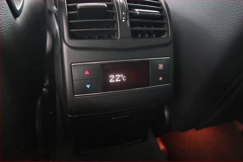 Mercedes-Benz Třídy E (2010) E 250 CDI, Automat, Navi - fotka 18 z 19