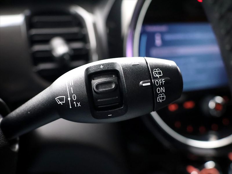 Mini Cooper 1,5 100kW CZ DPH LED - fotka 18 z 35
