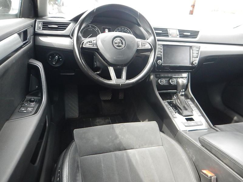 Škoda Superb 2.0 TDI, DSG, 4x4, TAŽNÉ - fotka 11 z 35