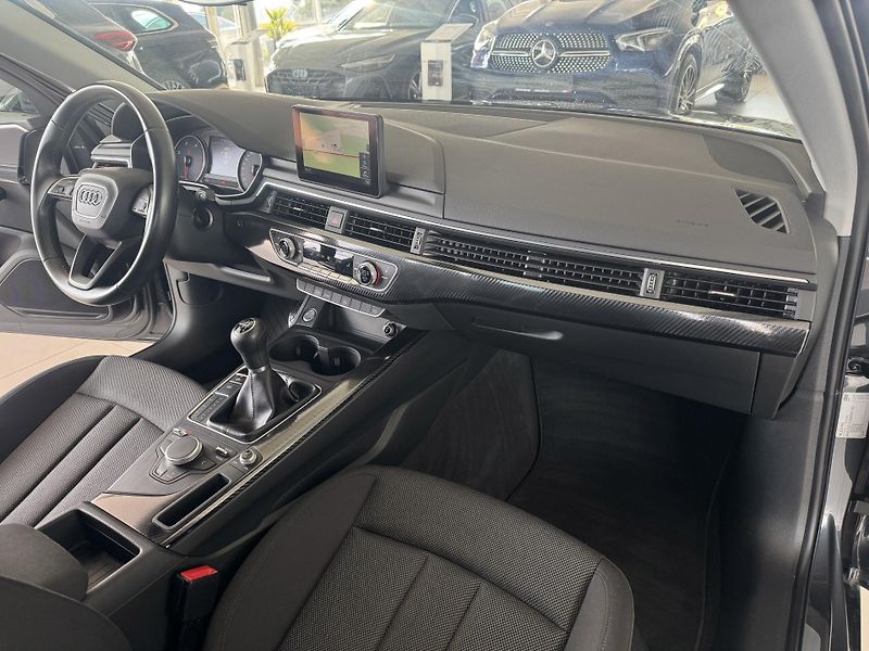 Audi A4 2,0TDI*MatrixLED*Navigace*PDC - fotka 11 z 34