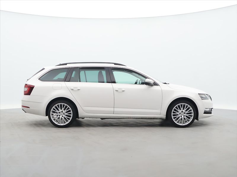Škoda Octavia 1,5 TSI 110kW DSG Style LED - fotka 8 z 29