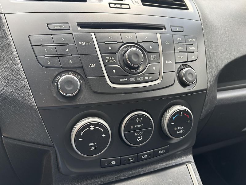 Mazda 5 2.0 Sports-Line 7 míst - fotka 26 z 30