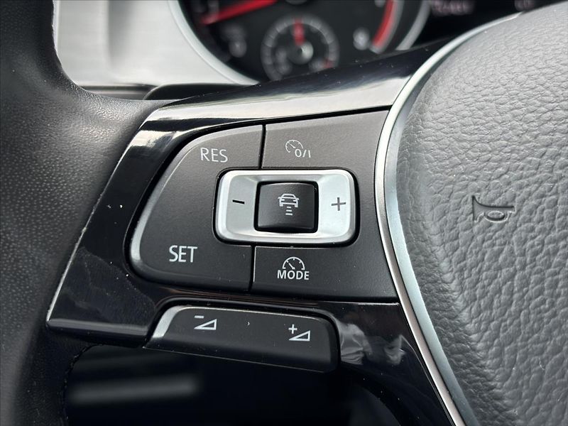Volkswagen Golf 1,4 TSi AT Highline NAVI KAMER - fotka 40 z 47