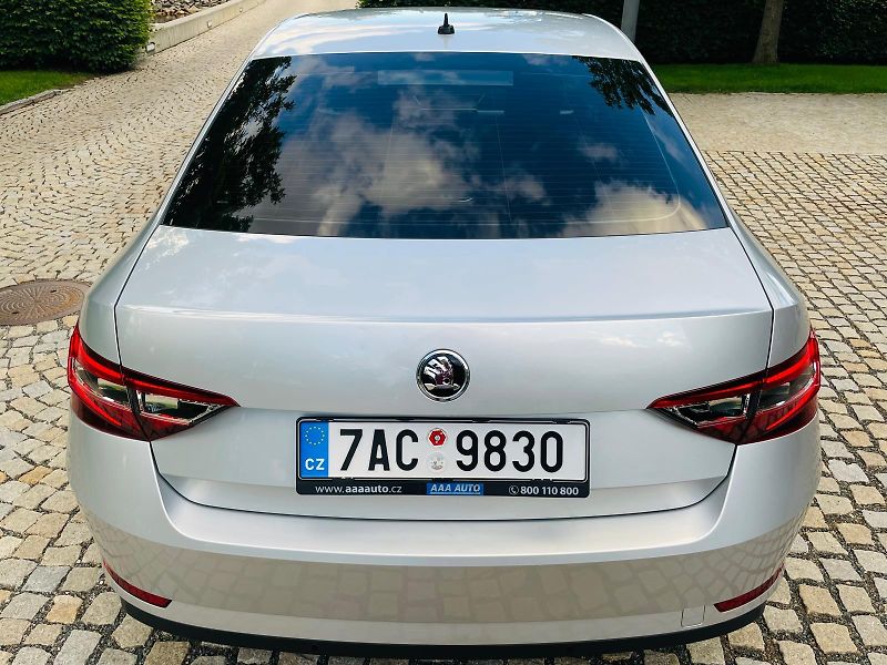 Škoda Superb 2.0TDI AUTOMAT SENZORY LED - fotka 14 z 49