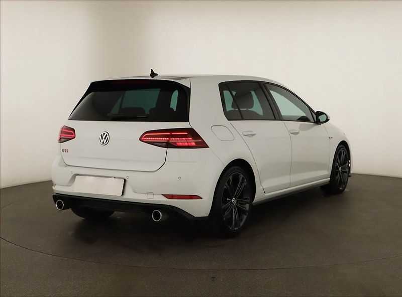 Volkswagen Golf (2019) 2.0 GTI Performance - fotka 5 z 16