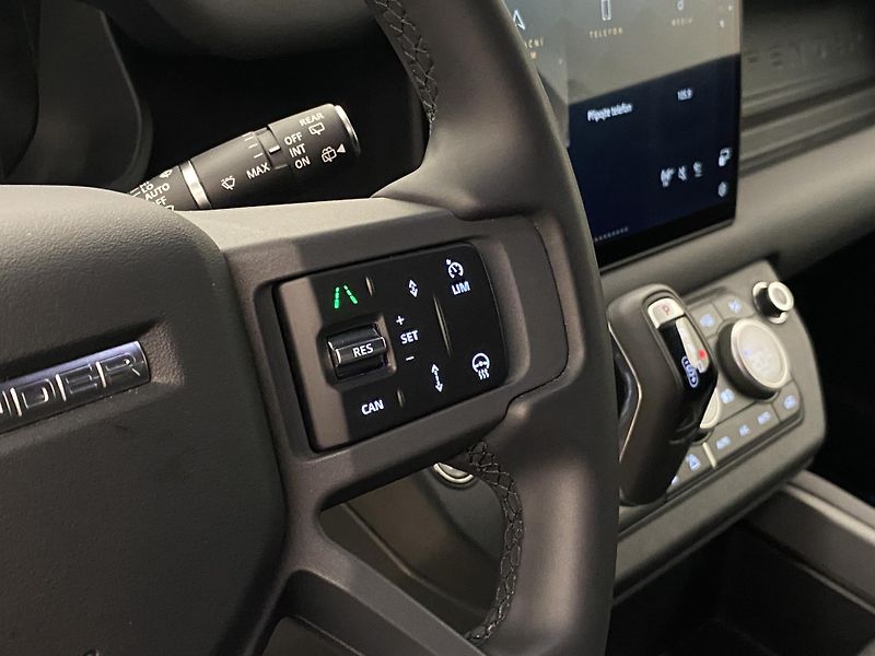Land Rover Defender 110 D300 X-DYNAMIC SE AWD CZ - fotka 20 z 52