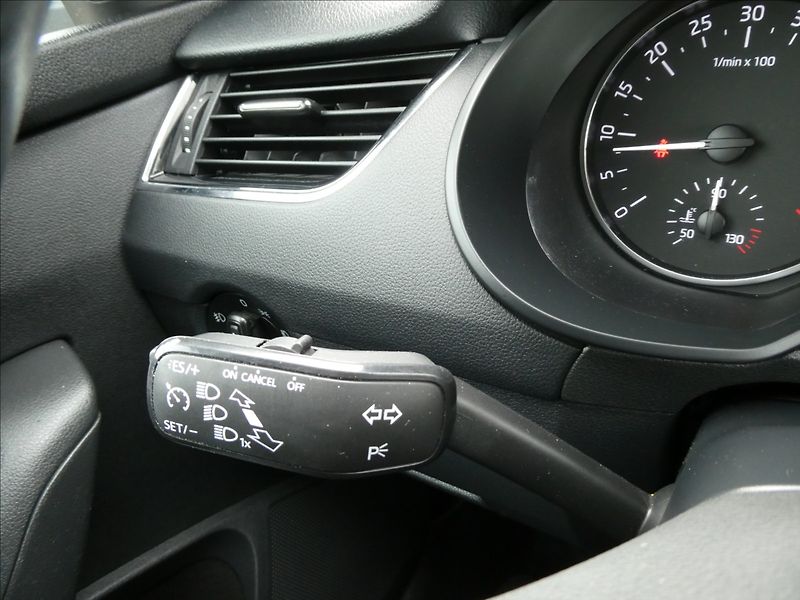 Škoda Octavia 1,6 TDi 81kW STYLE, DPH, ČR - fotka 31 z 38