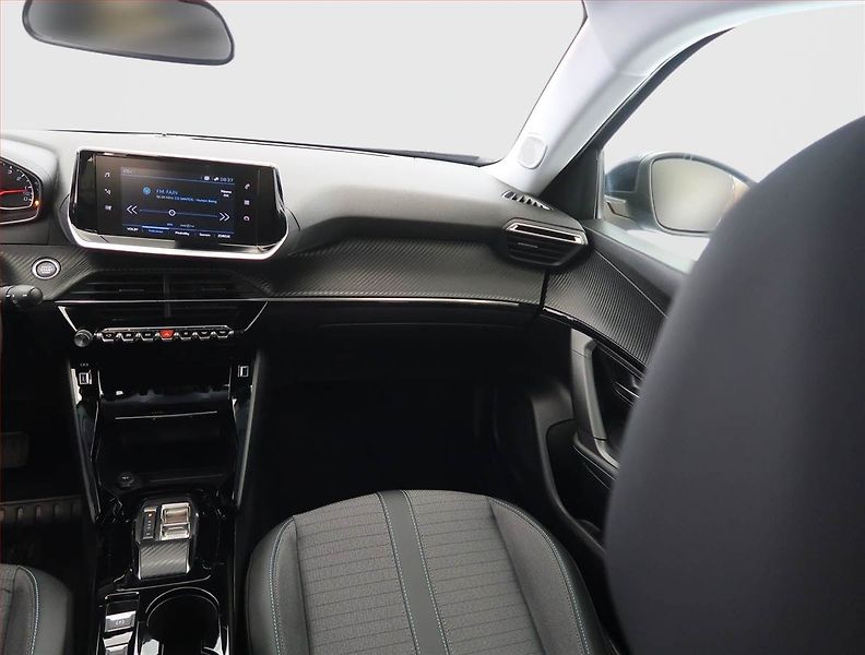 Peugeot 2008 (2022) Allure 1.2 PureTech, Automat - fotka 8 z 25