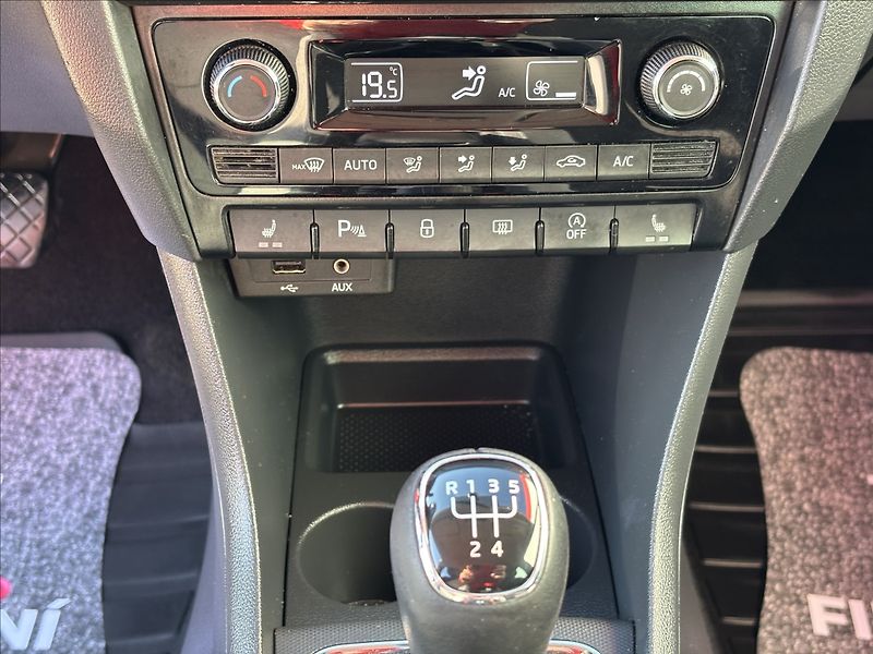 Škoda Rapid 1,4 Tdi JOY Navi, Vyhř.sed, Te - fotka 9 z 13