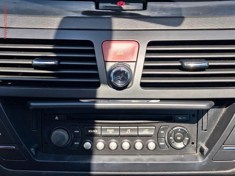 Citroën C4 Picasso (2012) 1.6HDi, ČR, AC, park.čidla - fotka 15 z 19