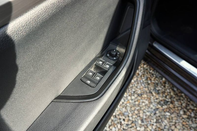 Škoda Superb (2016) STYLE PLUS 2,0 TDI 110 kW - fotka 34 z 53