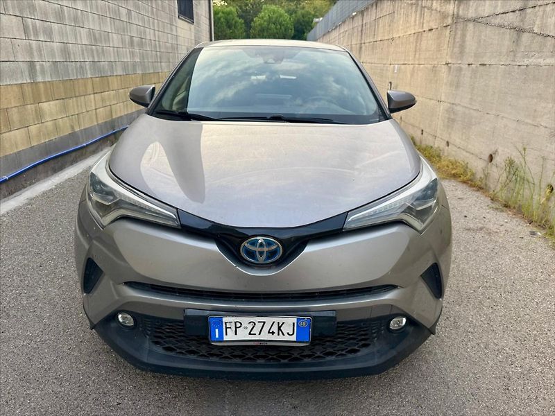 Toyota C-HR 1,8 i 72kw Hybrid e-CVT - fotka 5 z 29
