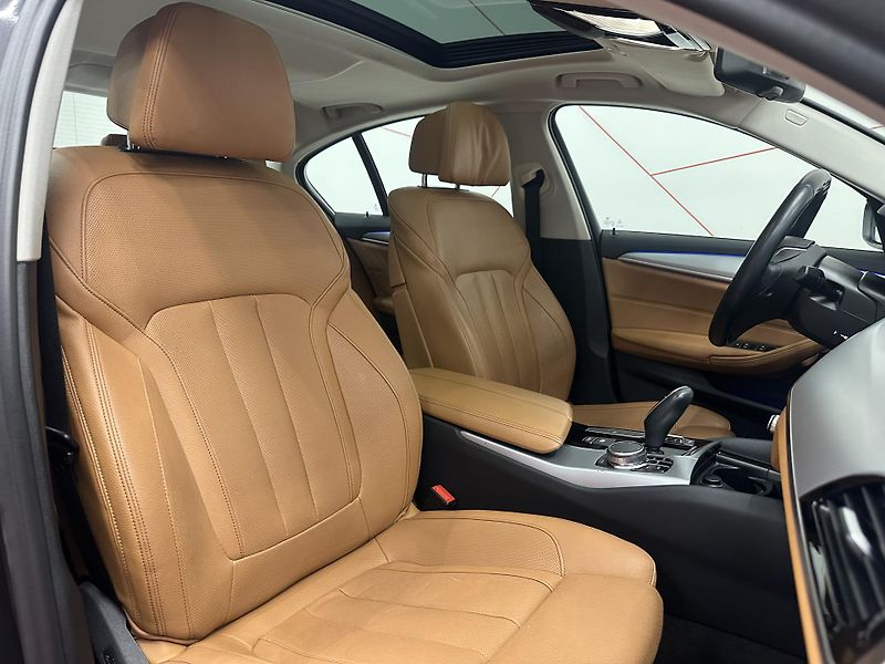 BMW Řada 5 (2018) 530d xDrive*HUD*PANO*KEYLESS - fotka 9 z 20