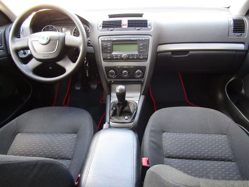 Škoda Octavia (2011) 1.6 MPI 75kW 1.MAJITEL - fotka 15 z 44