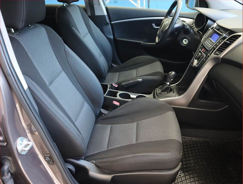 Hyundai i30 (2014) 1.4 CVVT - fotka 9 z 14