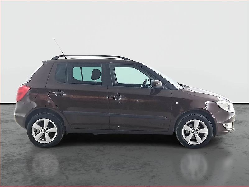 Škoda Fabia (2012) 1.2 12V, Park. senzory - fotka 6 z 15