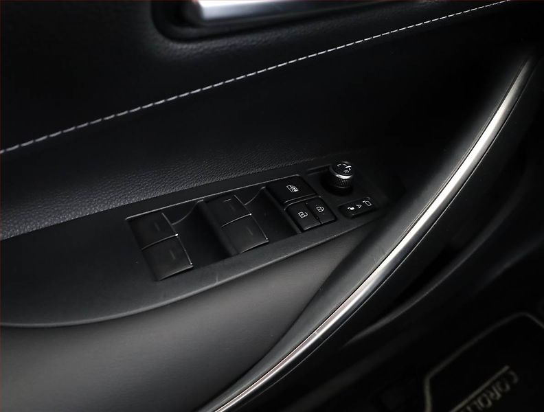 Toyota Corolla (2020) GR Sport 1.8 Hybrid - fotka 17 z 19