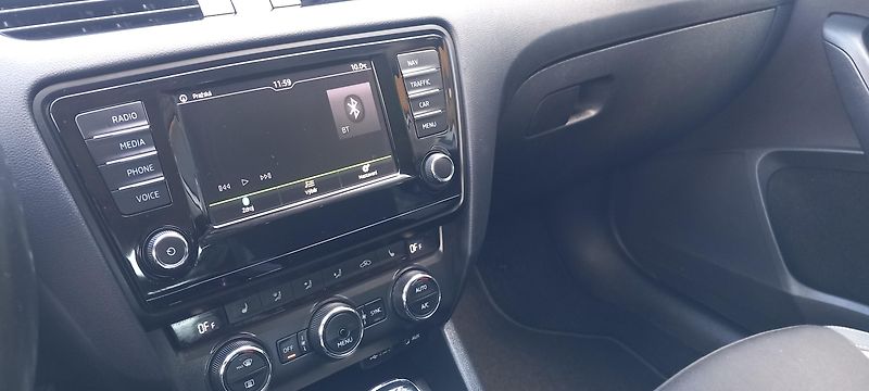 Škoda Octavia Combi 2.0 TDI DSG Ambition - fotka 22 z 29