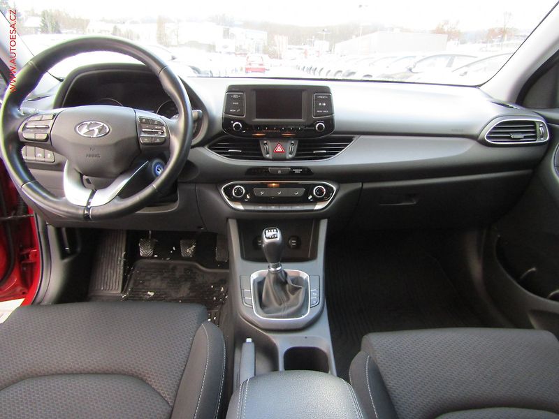 Hyundai i30 (2018) 1.0T-GDi Fastback, ČR - fotka 8 z 20