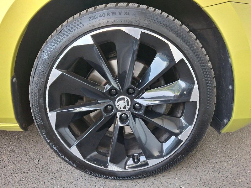 Škoda Superb (2022) Sportline DSG 4x4  2,0TDi 147k - fotka 28 z 35
