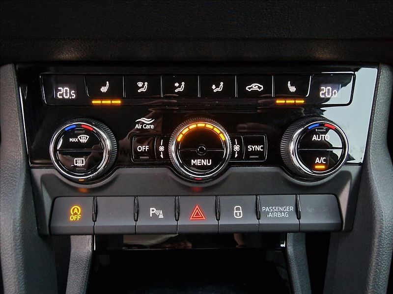 Škoda Karoq 2.0 TDI Style DSG,ČR,1.Maj - fotka 35 z 50