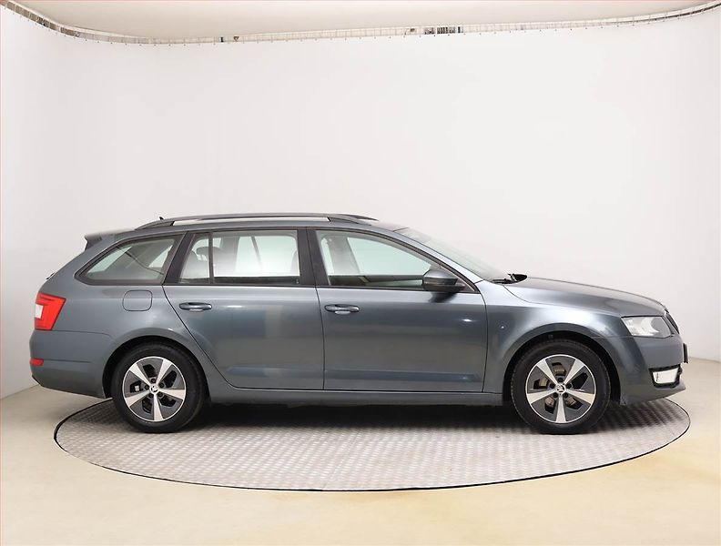 Škoda Octavia (2015) Ambition Plus 1.6 TDI - fotka 6 z 20