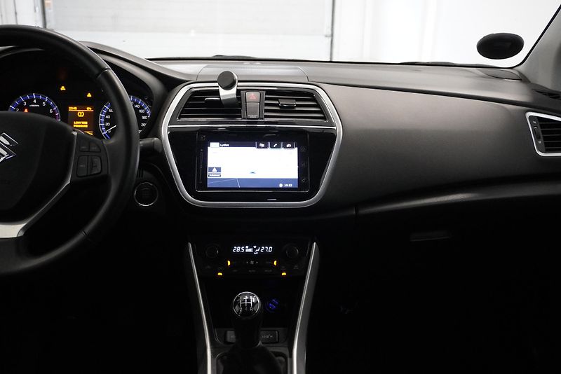 Suzuki SX4 S-Cross  S-CROSS  1,0 BOOSTERJET - fotka 22 z 27