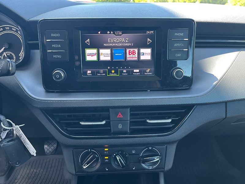 Škoda Kamiq (2023) 1.0 TSI - fotka 9 z 16