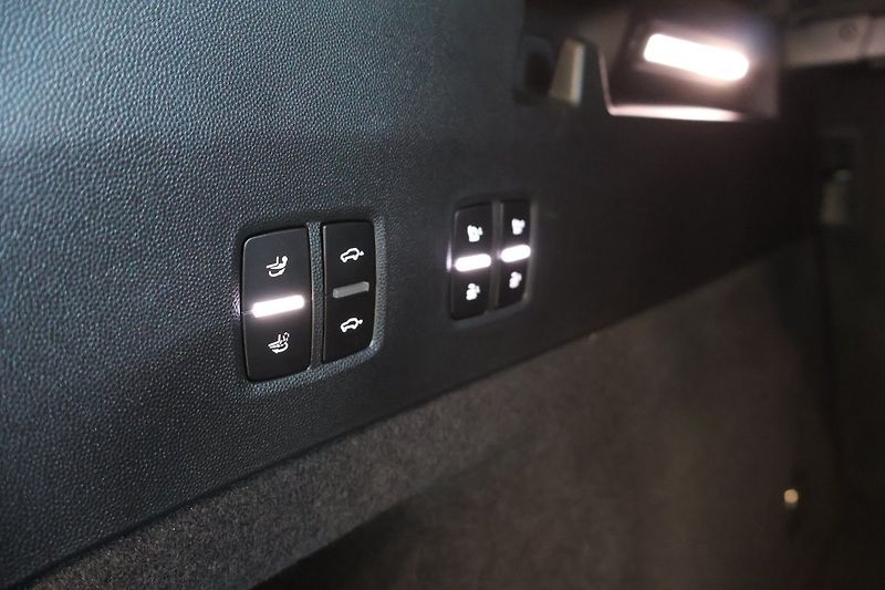 Porsche Cayenne Electric Pano HuD Venti HD-Mat - fotka 22 z 22