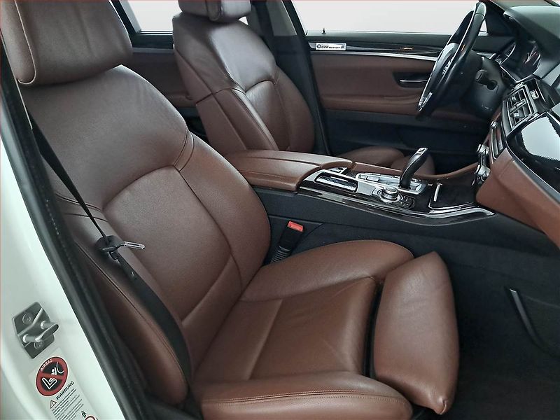 BMW Řada 5 (2012) 525d xDrive, 4X4, Automat - fotka 9 z 21