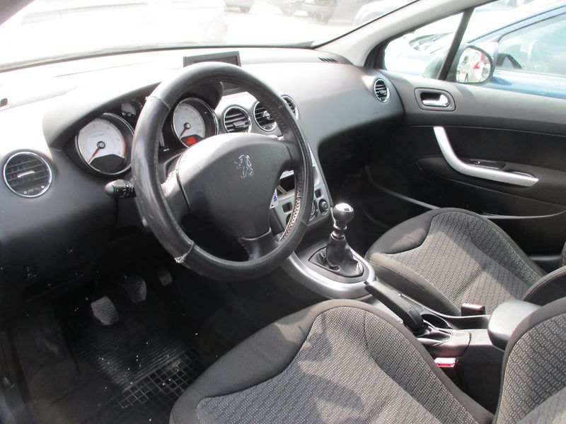 Peugeot 308 (2009) combi 2,0 HDi - fotka 11 z 12