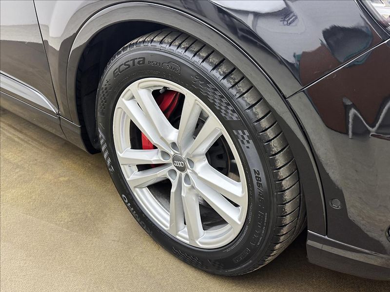 Audi SQ7 4,0 V8 MATRIX BOSE DPH 360° CZ - fotka 46 z 52