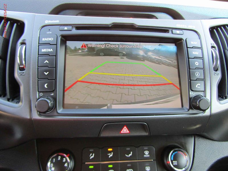 Kia Sportage (2012) 1.6 GDi, xenon, AC - fotka 16 z 21