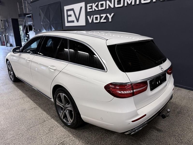 Mercedes-Benz Třídy E (2018) 220D,TOP ,TZ, adaptivní tempo - fotka 9 z 34
