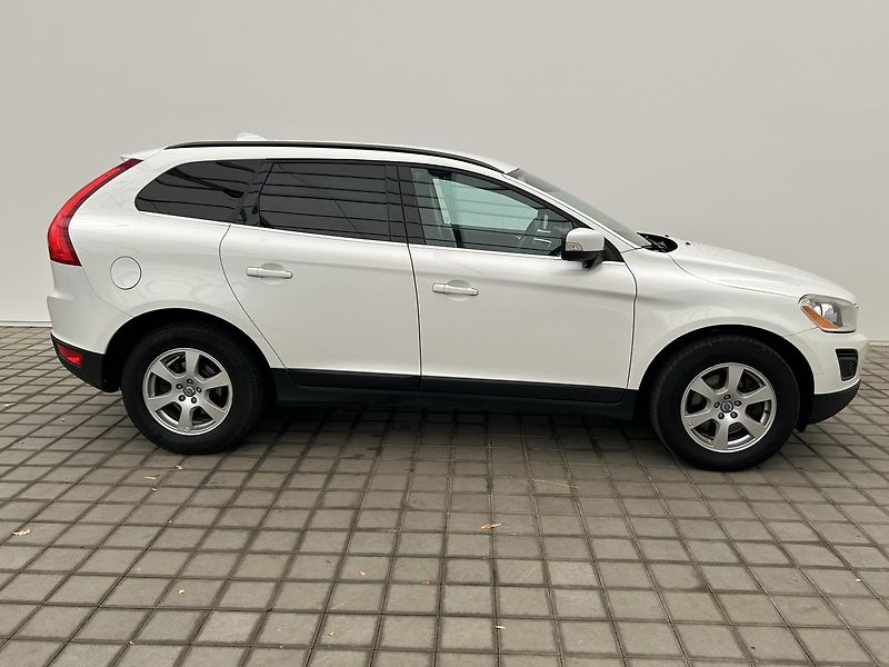 Volvo XC60 2.4 D4 4x4 Momentum - fotka 4 z 25