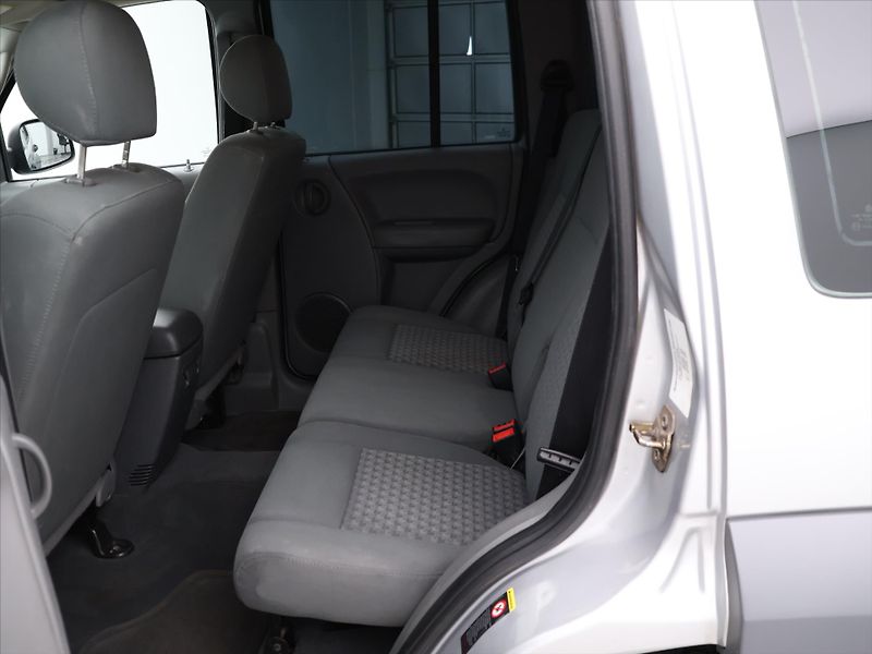 Jeep Cherokee 2,8 CRD 120kW 4x4 Limited Tažn - fotka 10 z 26