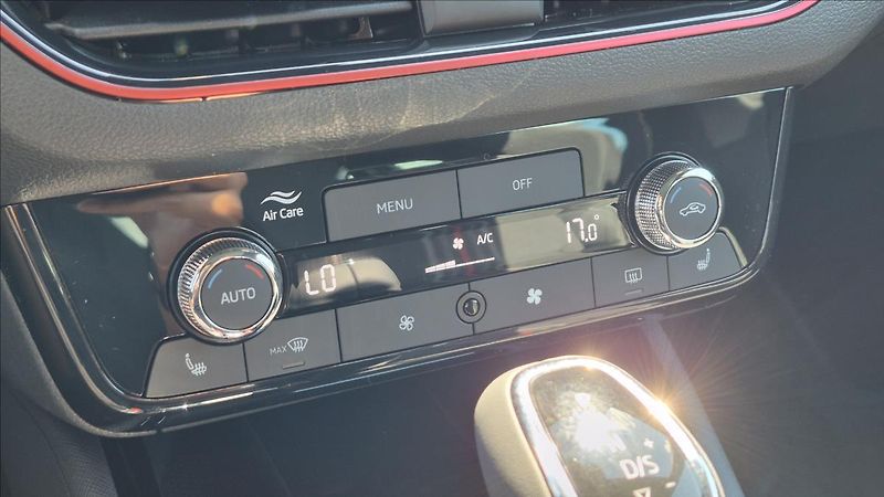 Škoda Kamiq 1,5 TSi 110 Kw DSG Monte Carlo - fotka 19 z 27