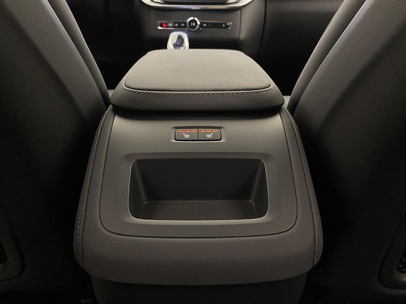 Volvo XC90 B5 AWD BRIGHT PLUS AUT CZ 7m - fotka 29 z 56
