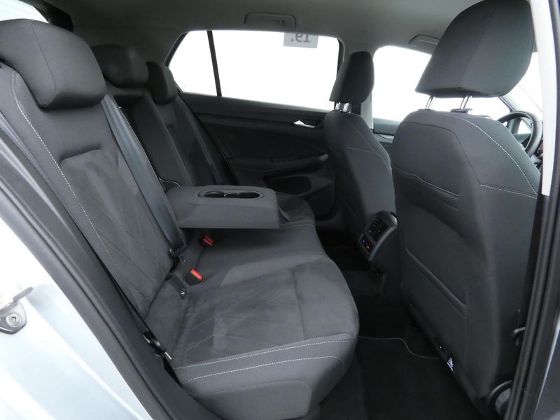 Volkswagen Golf (2021) Style 1,5 TSI 110KW - fotka 27 z 30